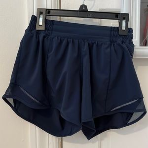 Lululemon size 4 tall Hotty hot shorts